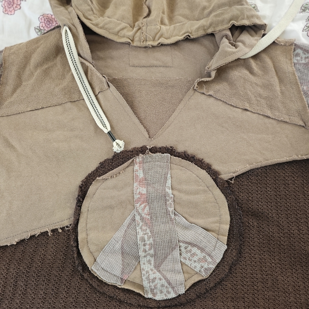 POL Earthy Patchwork V-Neck Sweater - Picture 7 of 9